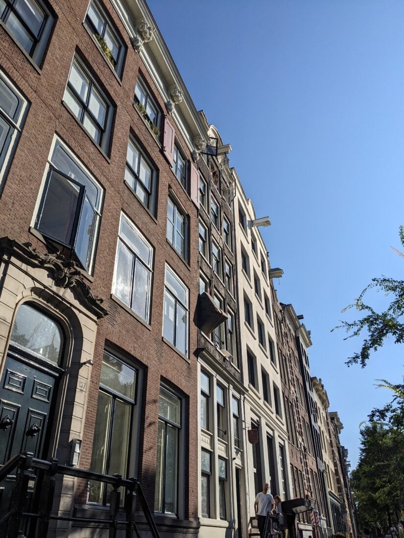 Amsterdam couch moving