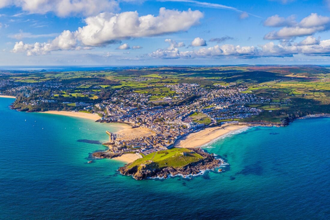 cornwall shutterstock 2441566373 | Two Scots Abroad cornwall shutterstock 2441566373 | 10 Best Places to Visit in the UK With Teenagers (That They Won’t Complain About)