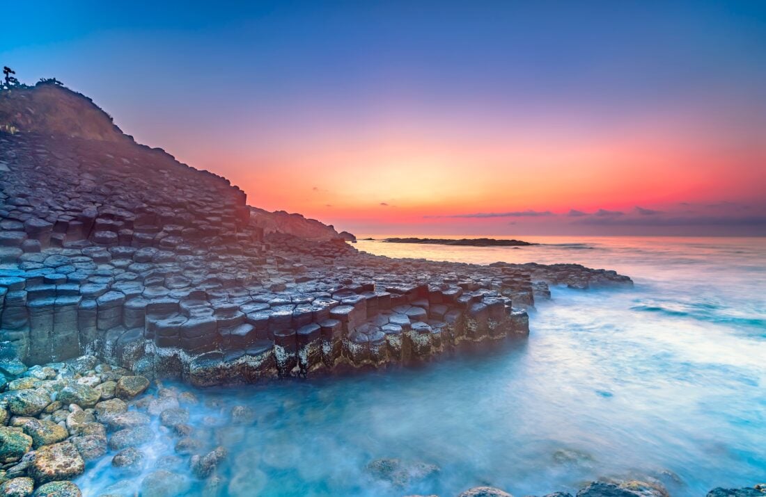 shutterstock 2478915083 | Two Scots Abroad giants causeway
