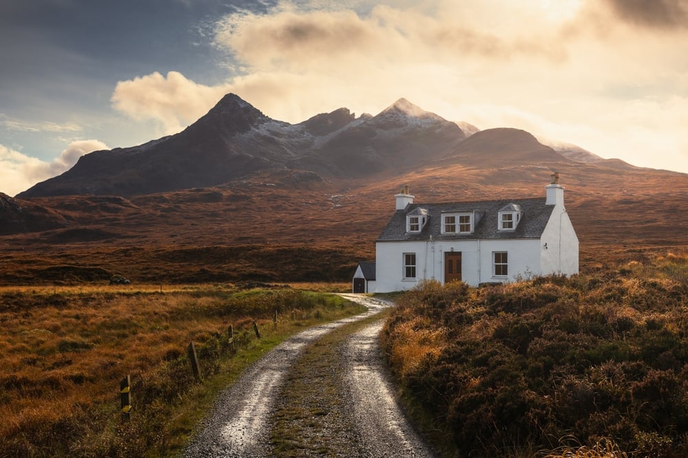 shutterstock 2606341627 | Two Scots Abroad isle of skye house