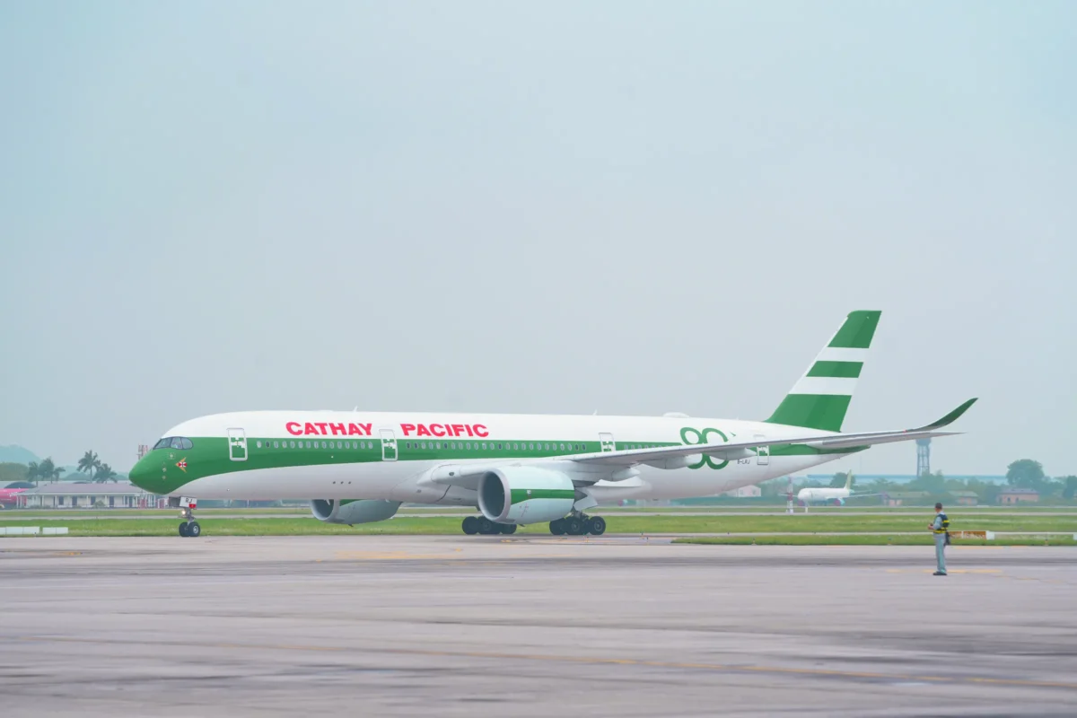 Cathay Pacific Unveils Retro “Lettuce Leaf” Jet in Hanoi for 80th Anniversary