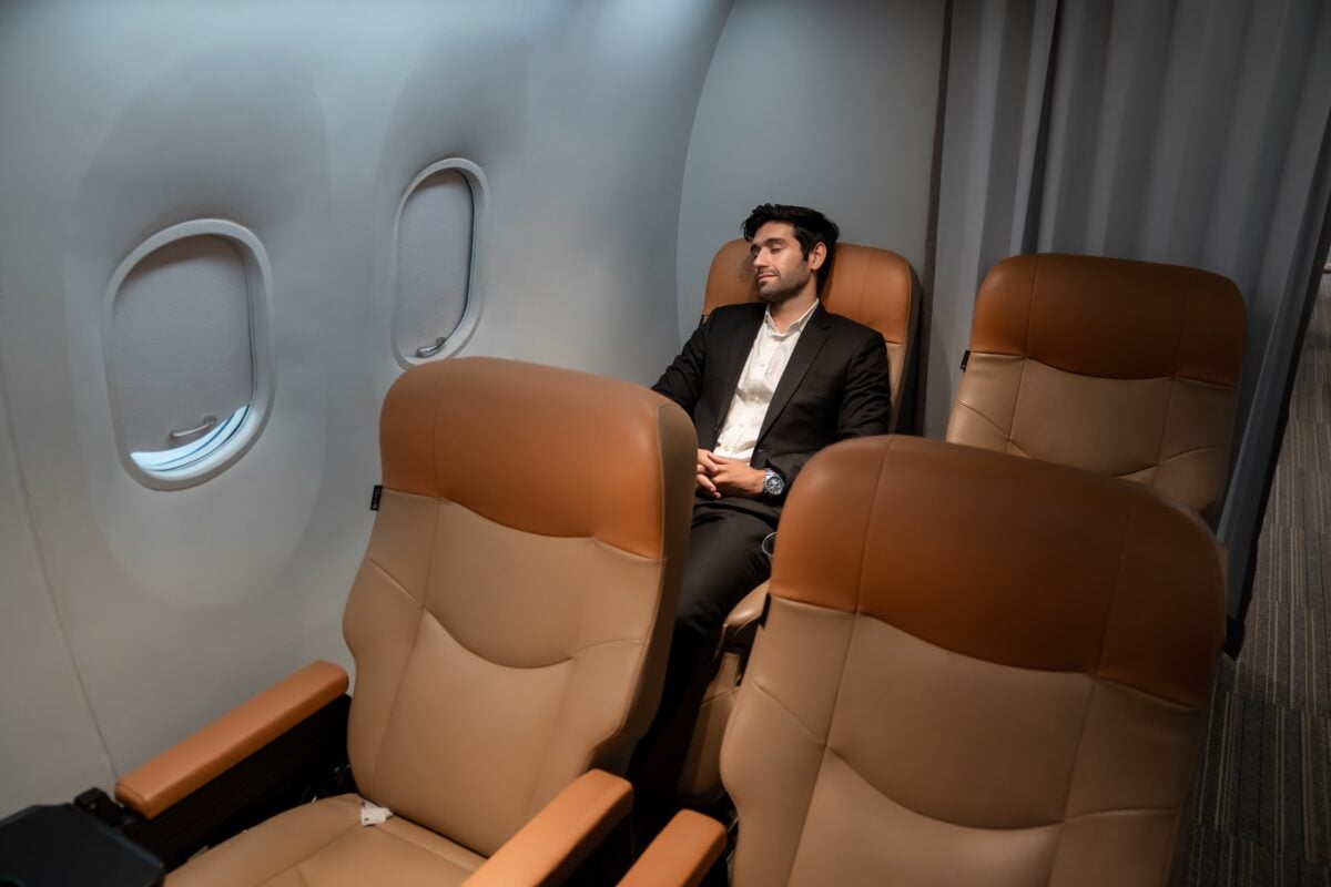 The Long Haul Flight Comfort Hacks Frequent Flyers Use Every Time | The Long-Haul Flight Comfort Hacks Frequent Flyers Use Every Time