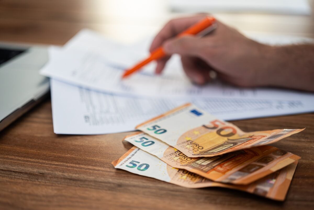 Validate the claim before you leave Europe shutterstock 2622406415 | Two Scots Abroad Validate the claim before you leave Europe shutterstock 2622406415 | How To Claim Your VAT Refund When Traveling to Europe Without Missing the Fine Print