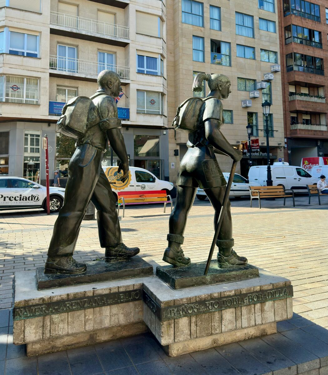 camino de santiago statue pexels luis andrade 718205417 33951936 | Two Scots Abroad camino de santiago statue pexels luis andrade 718205417 33951936 | How to Choose the Right Camino de Santiago Path for You
