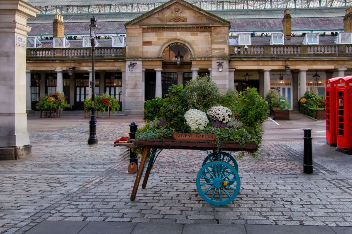 covent garden cart shutterstock 2563467483 | Two Scots Abroad covent garden cart shutterstock 2563467483 | Free Things to Do in Covent Garden, Because Your Budget Has Feelings Too