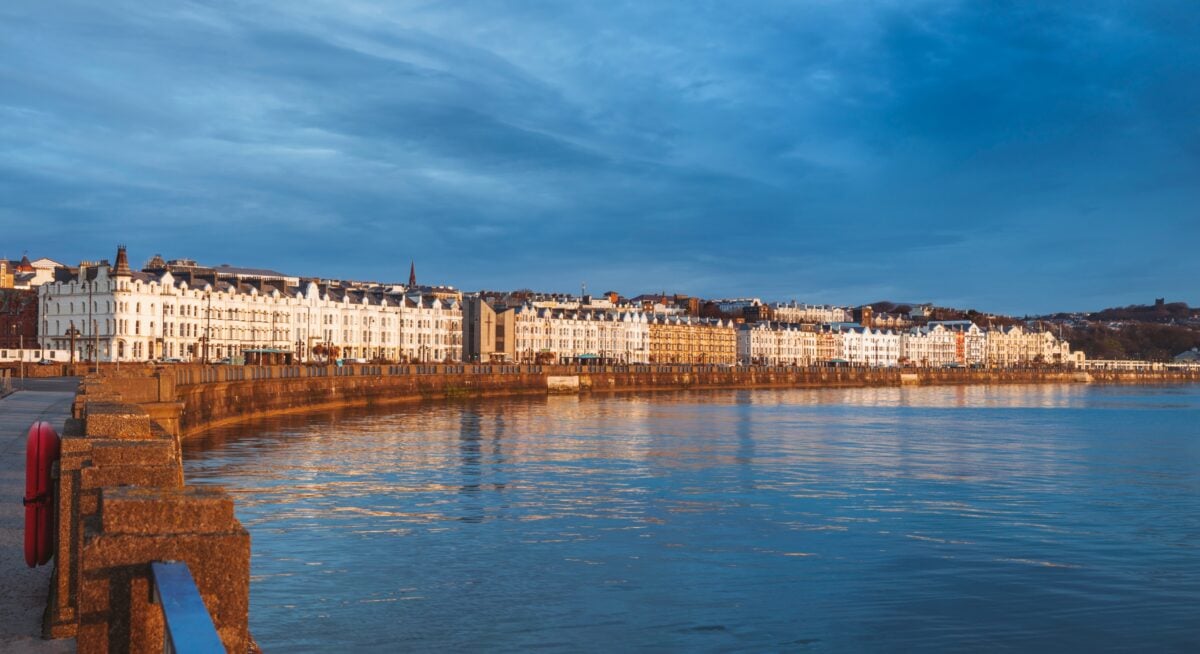 Douglas Travel Budget: Costs, Ranges, and Money-Saving Tips