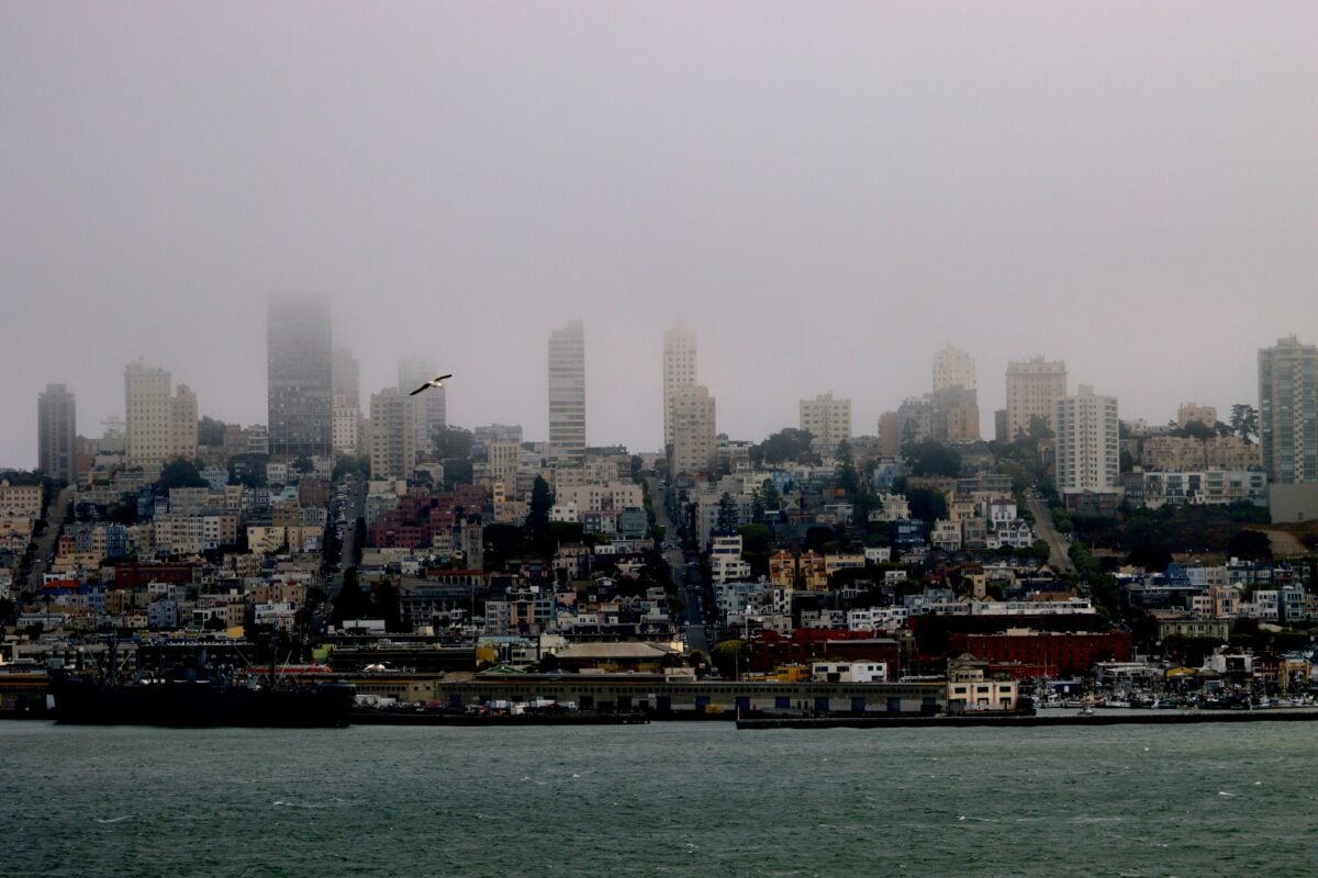 pexels 14945991 | Two Scots Abroad Misty view of San Francisco skyline with fog enveloping the skyscrapers by the waterfront.