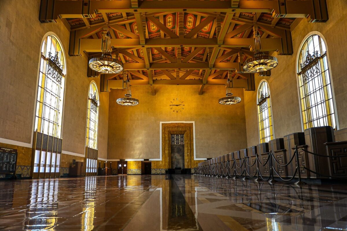 pexels 20686372 | Two Scots Abroad Elegant interior hall of Union Station in Los Angeles, showcasing its architectural beauty and historic charm.