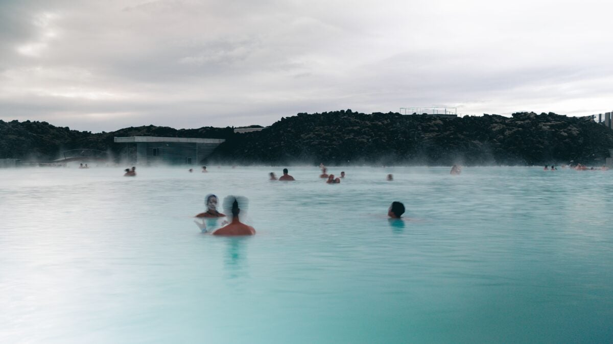 pexels 20955080 | Two Scots Abroad People enjoying relaxation and recreation in Iceland's soothing Blue Lagoon geothermal spa.