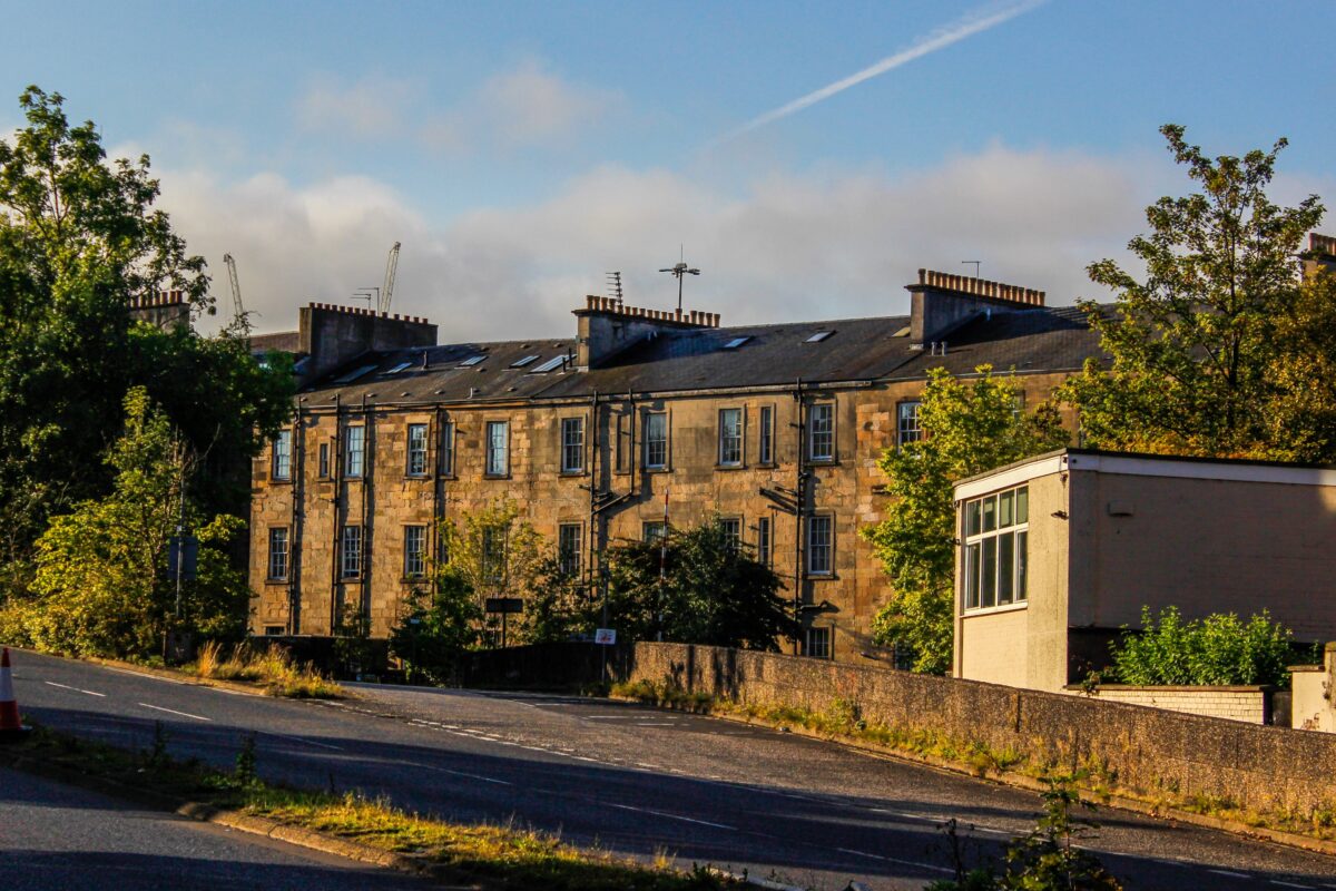 pexels 13657163 | Two Scots Abroad Charming historic buildings with lush greenery in Glasgow, Scotland on a sunny day.