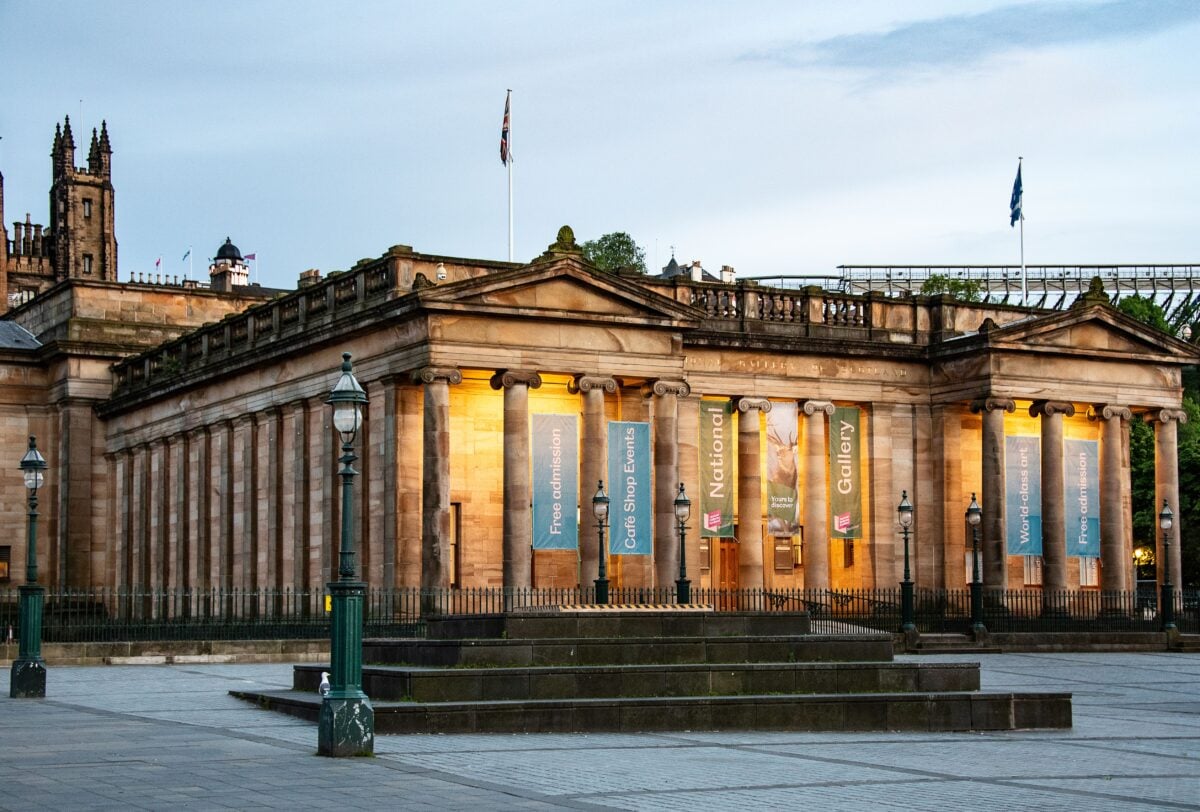 pexels 27043999 | Two Scots Abroad Beautiful evening view of the Scottish National Gallery in Edinburgh, Scotland showcasing classical architecture.