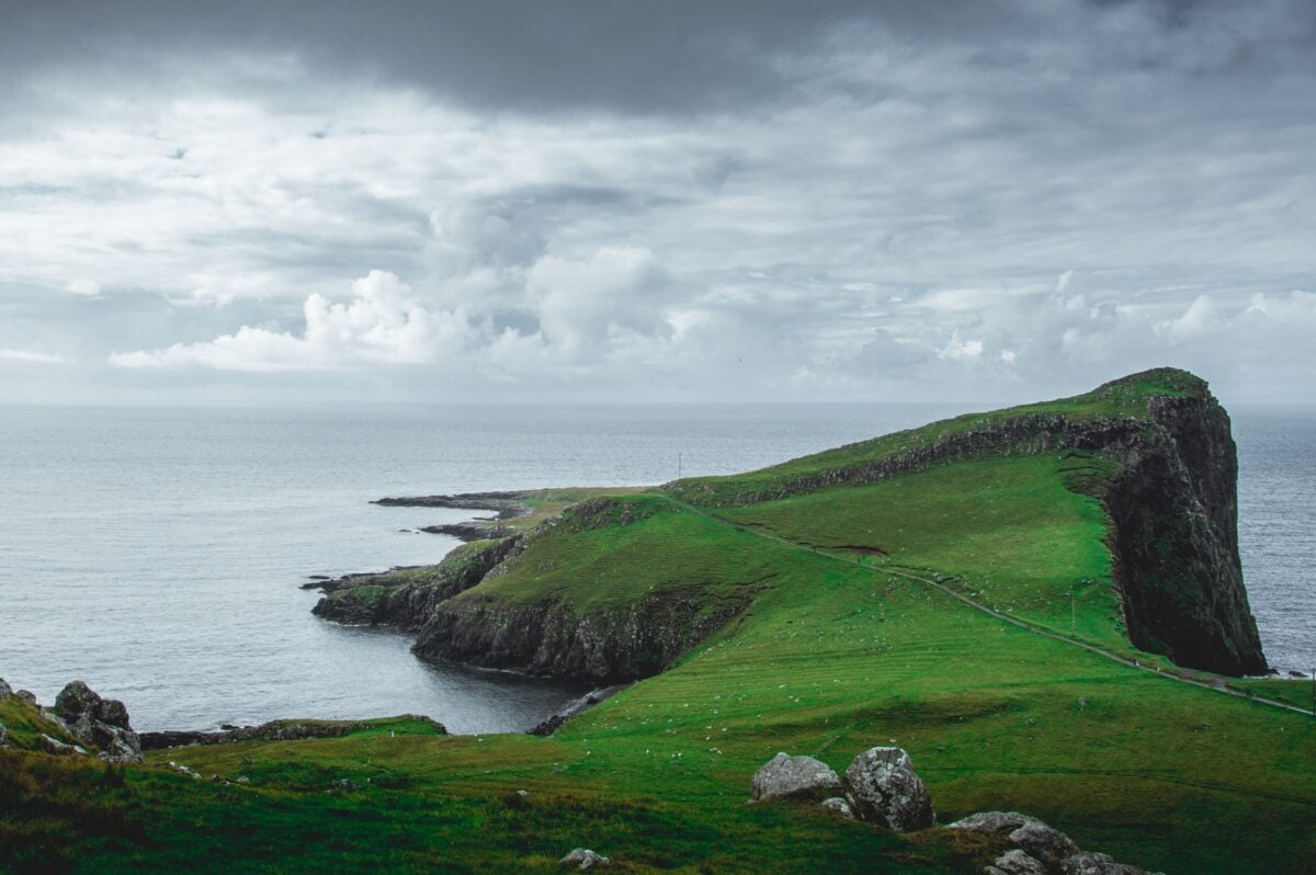 pexels 9267607 | Two Scots Abroad A breathtaking view of Neist Point with lush green highlands and dramatic cliffs overlooking the ocean.