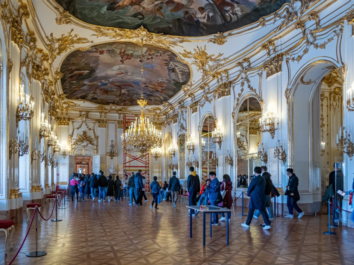 schonbrunn palace shutterstock 2628485139 | Two Scots Abroad schonbrunn palace shutterstock 2628485139 | How to See 22 Schönbrunn Palace Rooms Without Losing Half Your Day in a Queue