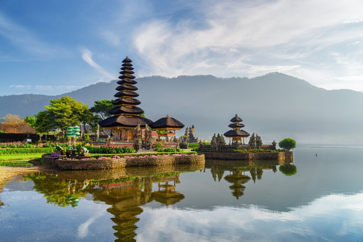 Indonesia shutterstock 2529906401 | Two Scots Abroad Indonesia shutterstock 2529906401 | 13 Equatorial Countries, One Imaginary Line, and Some Surprising Geography