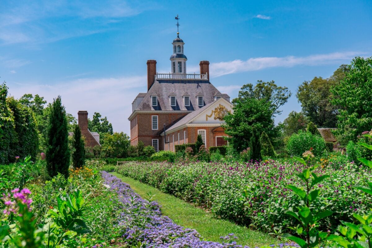 pexels 13005861 | Two Scots Abroad Beautiful colonial architecture and lush gardens at the Governors Palace in Williamsburg, Virginia.