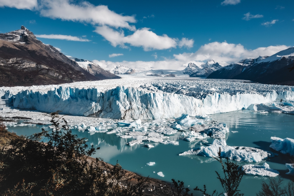 El Calafate shutterstock 2697478849 | Two Scots Abroad El Calafate shutterstock 2697478849 | Luxury Travel in Patagonia: Lodges, Glaciers and Getting Around