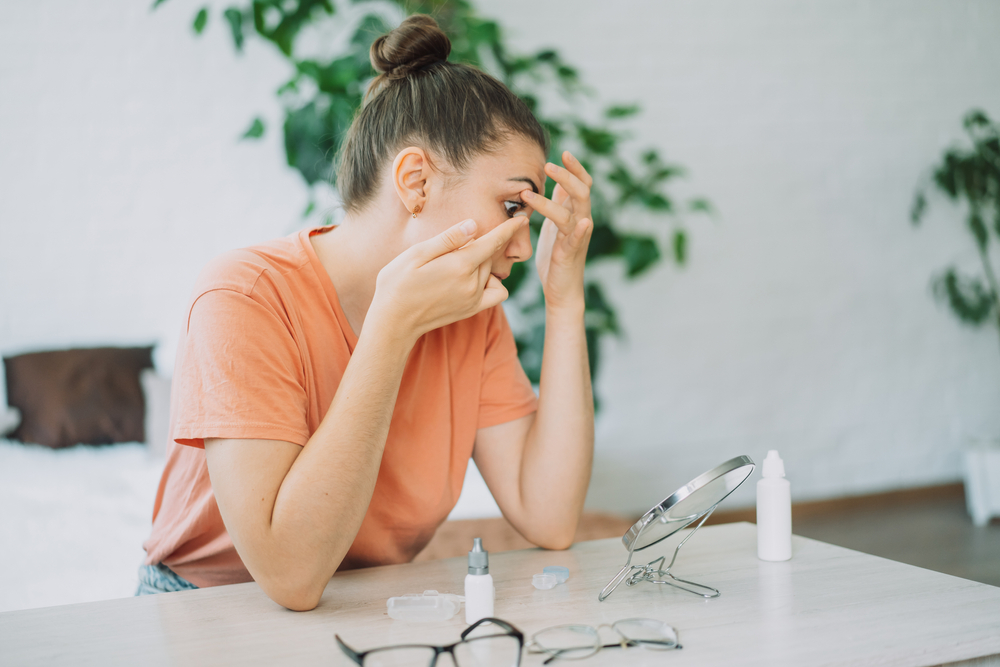 Traveling With Contacts Practical Tips for On the Go Lens Care shutterstock 2019959456 | Two Scots Abroad Traveling With Contacts Practical Tips for On the Go Lens Care shutterstock 2019959456 | Traveling With Contacts: Practical Tips for On-the-Go Lens Care
