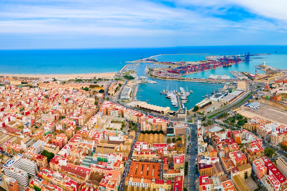 Valencia for a Destination Wedding A Travel Guide for Couples and Guests shutterstock 2499758707 | Valencia for a Destination Wedding: A Travel Guide for Couples and Guests