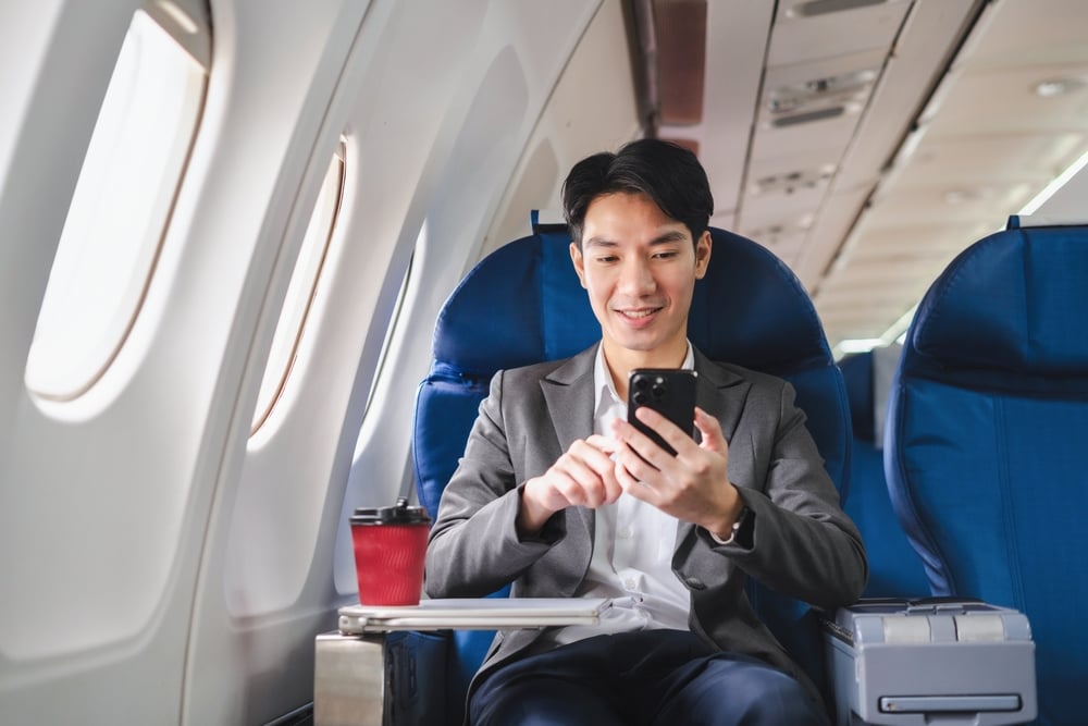 Why Airplane Wi Fi Still Struggles While Youre Flying at 35000 Feet shutterstock 2509208903 | Two Scots Abroad Why Airplane Wi Fi Still Struggles While Youre Flying at 35000 Feet shutterstock 2509208903 | Why Airplane Wi-Fi Still Struggles While You’re Flying at 35,000 Feet