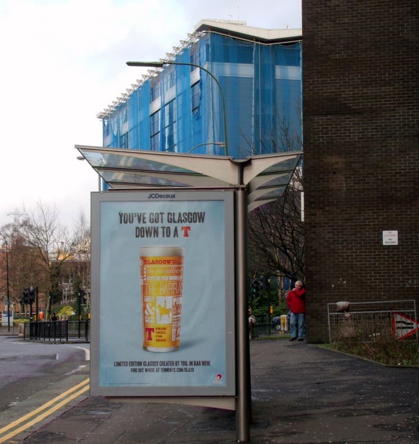 A Glasgow bus shelter. Credit: Thomas Nugent, Wikimedia Commons, CC BY-SA 2.0