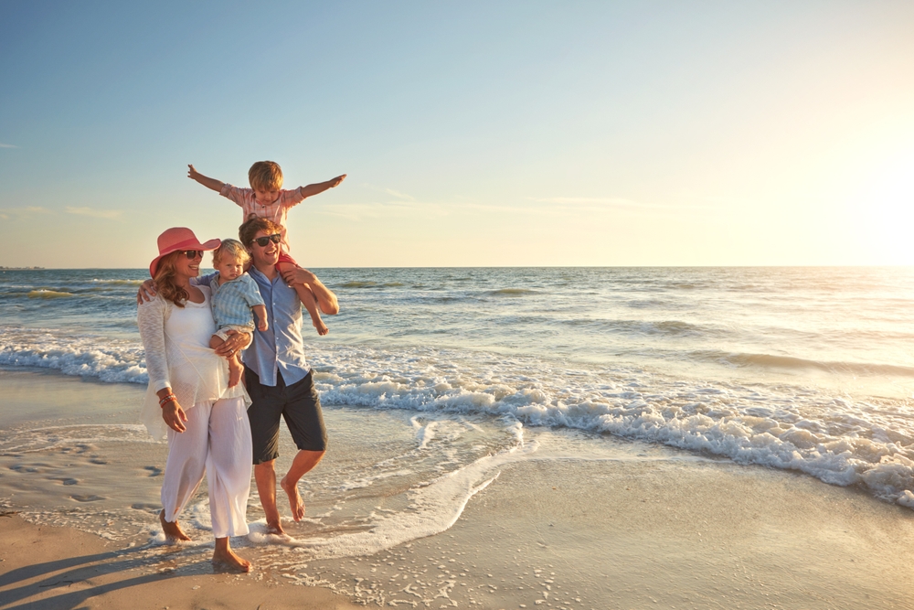 bangkok family shutterstock 2472674709 | Two Scots Abroad bangkok family shutterstock 2472674709 | Family Travel in Bangkok: How to Choose a Suite With Space for Everyone