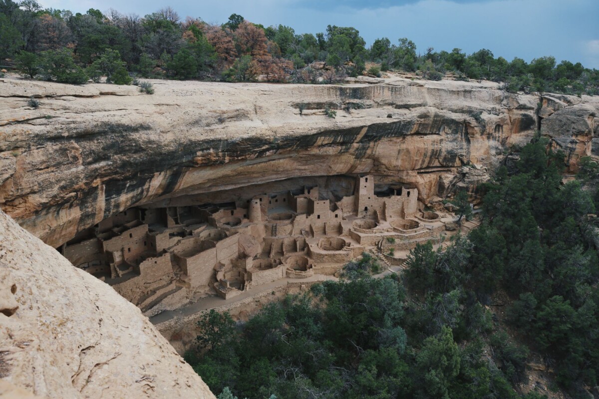 explore the ancient cliff dwellings at mesa verde national park colorado | Two Scots Abroad Explore the ancient cliff dwellings at Mesa Verde National Park, Colorado.