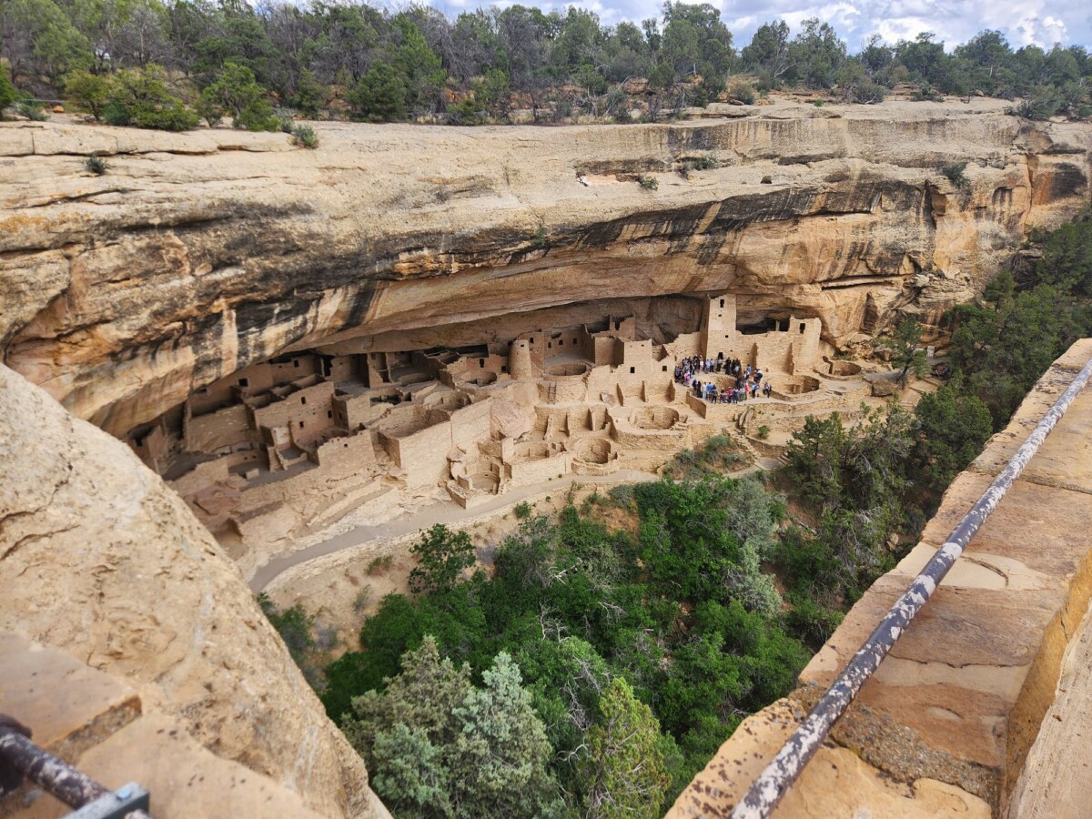 explore the stunning ancient cliff dwellings at mesa verde national park colorad | Two Scots Abroad Explore the stunning ancient cliff dwellings at Mesa Verde National Park, Colorado, USA.