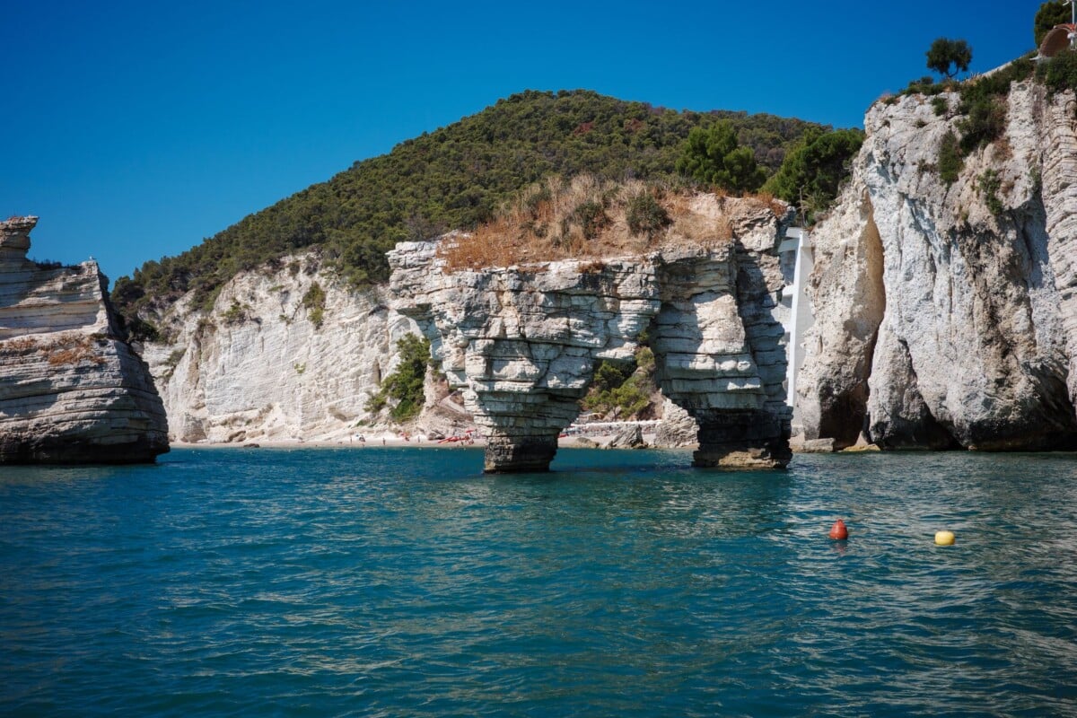 Limestone cliffs and turquoise waters at Baia delle Zagare, Apulia, Italy.