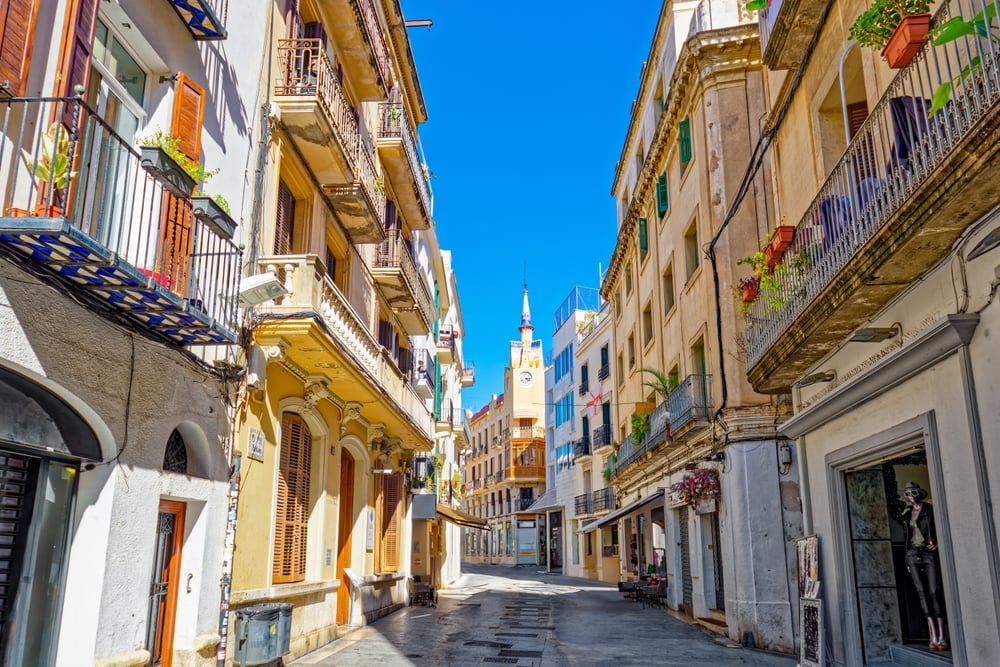 Choose a base that suits your plans shutterstock 2597497533 | Two Scots Abroad Choose a base that suits your plans shutterstock 2597497533 | Barcelona in October: Weather, Crowds, Tickets and Day Trips