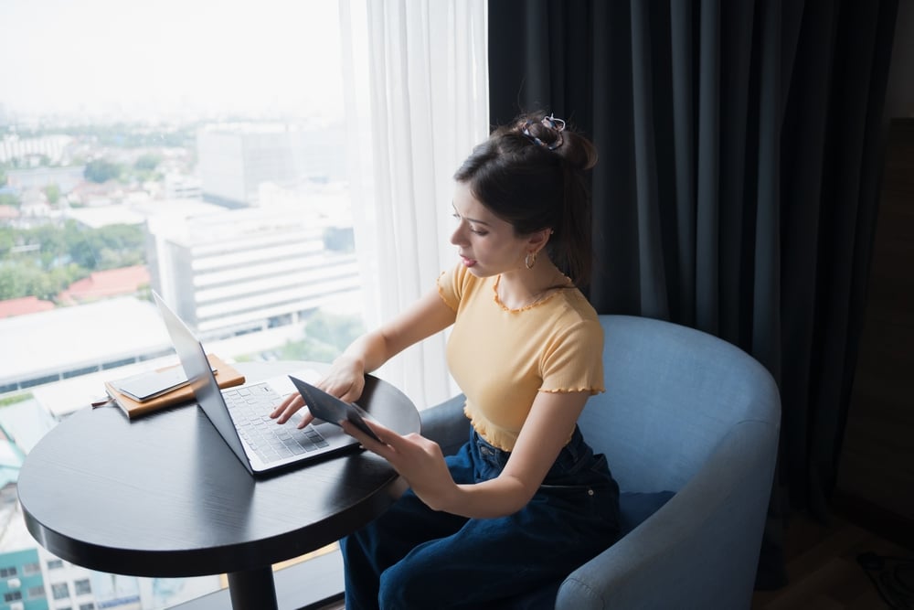How to Book Flights and Hotels Without Paying All at Once