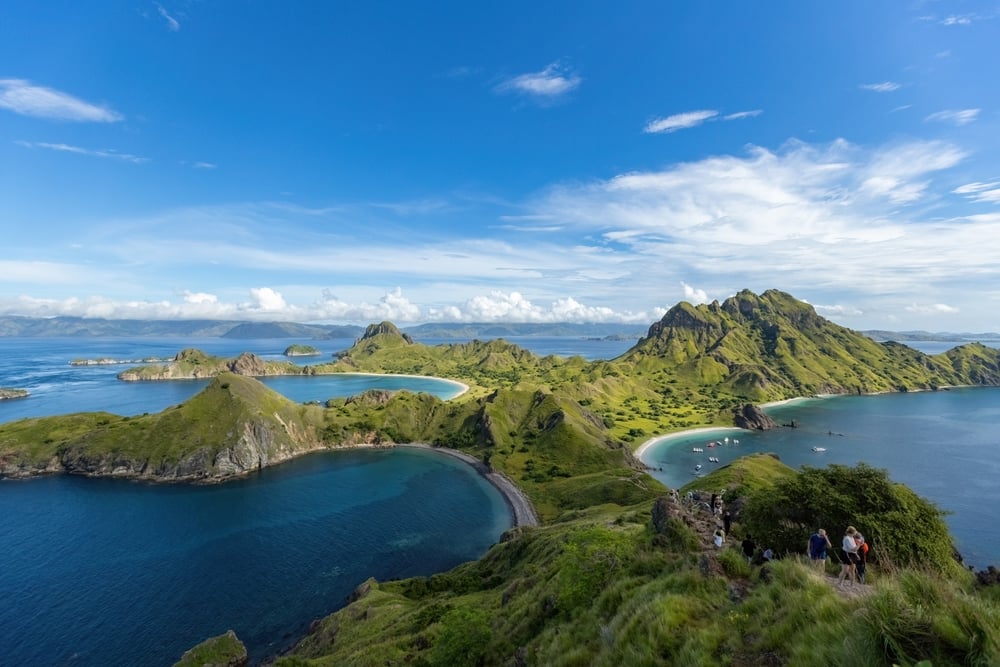 Match Diving and Snorkelling to Your Experience shutterstock 2628670931 | Two Scots Abroad Match Diving and Snorkelling to Your Experience shutterstock 2628670931 | Komodo Liveaboard vs Resort: A Planning Guide for Couples