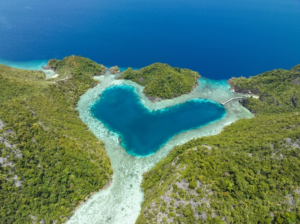 Raja Ampat Diving Costs A Couples Budget Guide shutterstock 2298688699 | Two Scots Abroad Raja Ampat Diving Costs A Couples Budget Guide shutterstock 2298688699 | Raja Ampat Diving Costs: A Couple’s Budget Guide