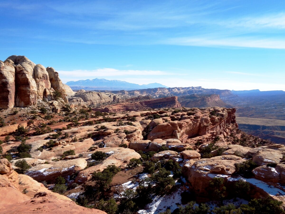looking east from the navajo knobs trail 8e6bf5e7 09ac 4ace 8f6b c8eacf14ce2f vi | Two Scots Abroad Looking east from the Navajo Knobs Trail (8e6bf5e7-09ac-4ace-8f6b-c8eacf14ce2f): View of red slickrock sandstone, red and white cliffs, and blue mountains in the distance, with blue sky above. The str
