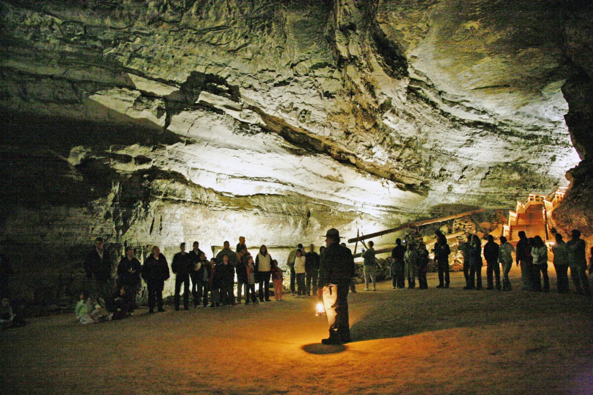 mammoth cave tour a national park ranger guiding tourists through mammoth cave | Two Scots Abroad Mammoth Cave tour: A national park ranger guiding tourists through Mammoth Cave.