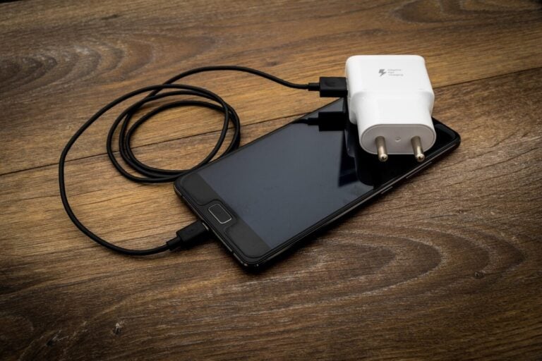 Travel adapter features compared by plug type and power limits