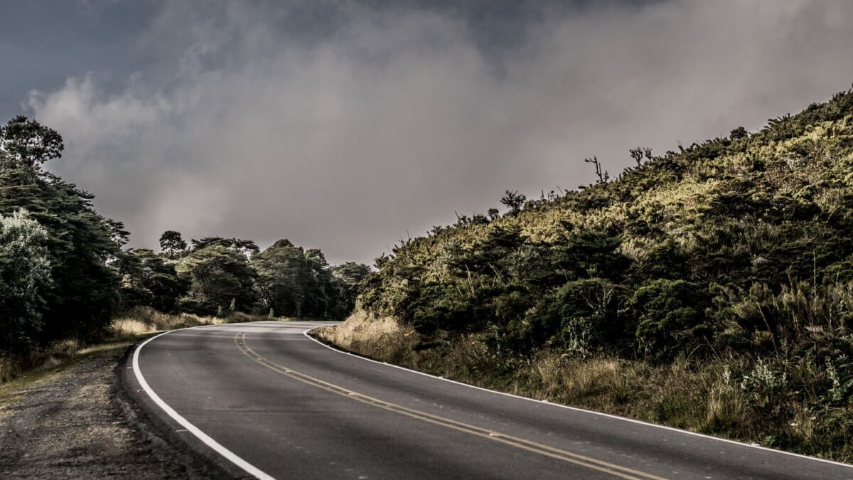 A winding paved road through green hills in Cartago, Costa Rica